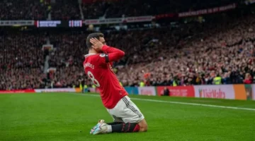 رابطة الدوري الإنجليزي تحظر احتفال انزلاق الركبة لتقليل الإصابات بين اللاعبين